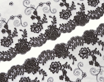 銀糸を使用した黒の非伸縮性刺繍チュールレース。左右対称のピースのみで販売。16 cm (6 1/4 インチ)