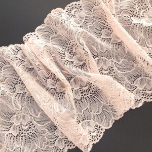 Blassrosa florale Stretch-Spitze, elastische Spitzenborte, 19 cm breit