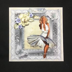 Elegante dame in zilveren jurk 3D-decoupagekaart, zilver en wit, gepersonaliseerd, handgemaakt in het Verenigd Koninkrijk