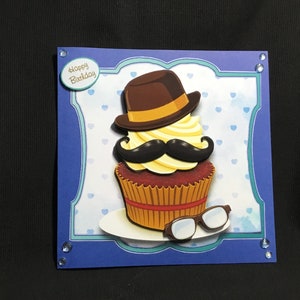 Cartão de aniversário masculino, cartão de bolo de copo com bigode e chapéu-coco, cartão de aniversário maravilhoso, especialmente para você, feito à mão no Reino Unido
