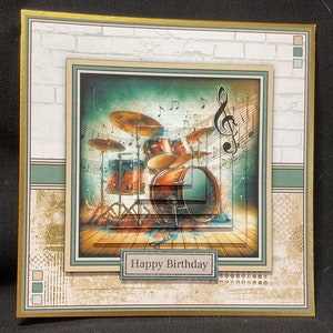 Beat Drum Kit 3D Decoupage, Feliz Aniversário, Verde Bege e Dourado, Feito à Mão no Reino Unido