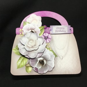 Carte de découpage 3D en forme de sac à main, fleurs de camélia blanc lilas et crémeux, personnalisée, fête des mères, carte d’anniversaire, faite à la main au Royaume-Uni