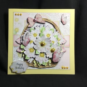 Witte bloemenmand display met vlinders 3D decoupage kaart, gepersonaliseerd, handgemaakt in het Verenigd Koninkrijk