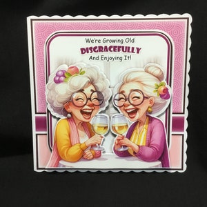 Biglietto per sorella, biglietto per amico, due signore che bevono vino, biglietto di compleanno, decoupage 3D, personalizzato, fatto a mano nel Regno Unito