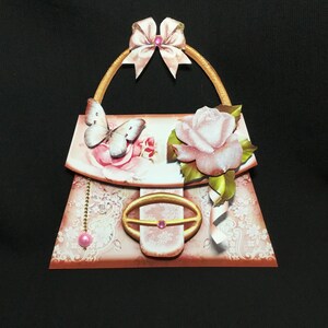 Handtasvormige 3D-decoupagekaart, gepersonaliseerd, Your Special Day, verjaardagskaart, roze roos, vlinder en strik, handgemaakt in het Verenigd Koninkrijk