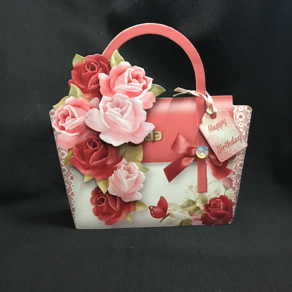 Carte de découpage 3D en forme de sac à main, personnalisée, fête des mères, carte d'anniversaire, roses roses et rouges, faite main au Royaume-Uni