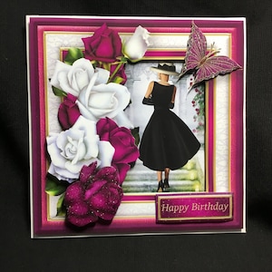 Dame élégante, carte de découpage 3D, personnalisée, roses violettes et blanches, fait main au Royaume-Uni