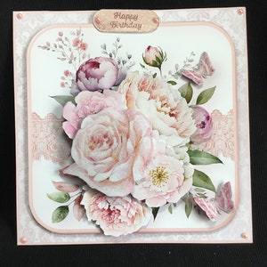 Carta decoupage 3D con fiori e farfalle, personalizzata, realizzata a mano nel Regno Unito