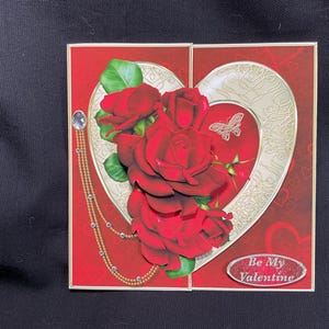 Un grande cuore dorato con rose rosse, carta decoupage 3D, San Valentino, carta anniversario, personalizzata, fatta a mano nel Regno Unito