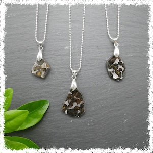 PENDENTIF PALLASITE MÉTÉORITE, pierre précieuse extraterrestre - péridot vu de l&#39;espace | Comme la moldavite, bijoux météorite, collier en cristal brut, bijoux en cristal