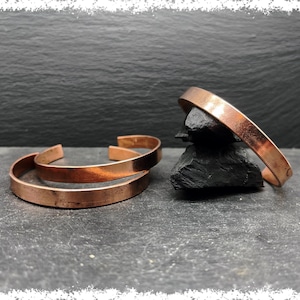 MINIMALIST COPPER BANGLE, Hammered, Mens Copper Bracelet, 7th Anniversary Gift, Copper Jewelry, Copper Arthritis Bracelet, Minimalist