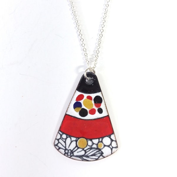 Pendentif contemporain,pendant,noir/blanc/rouge,cadeau femme,colored pendant,cadeau Fête des Mères,émail sur cuivre,gift,dessiné à la main