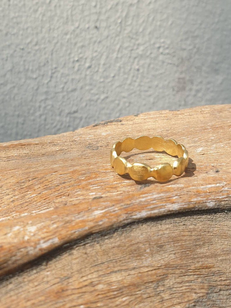 Gold dots delicate ring. Circles ring. Wedding band. Etsy