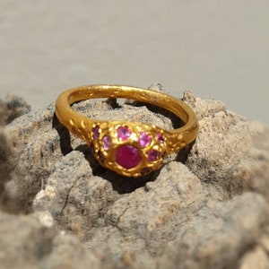 Gold delicate rubies ring. Gold multy rubies ring. designer delicate design ring. multygems. Red gem. July birthstone Goldfilled ring