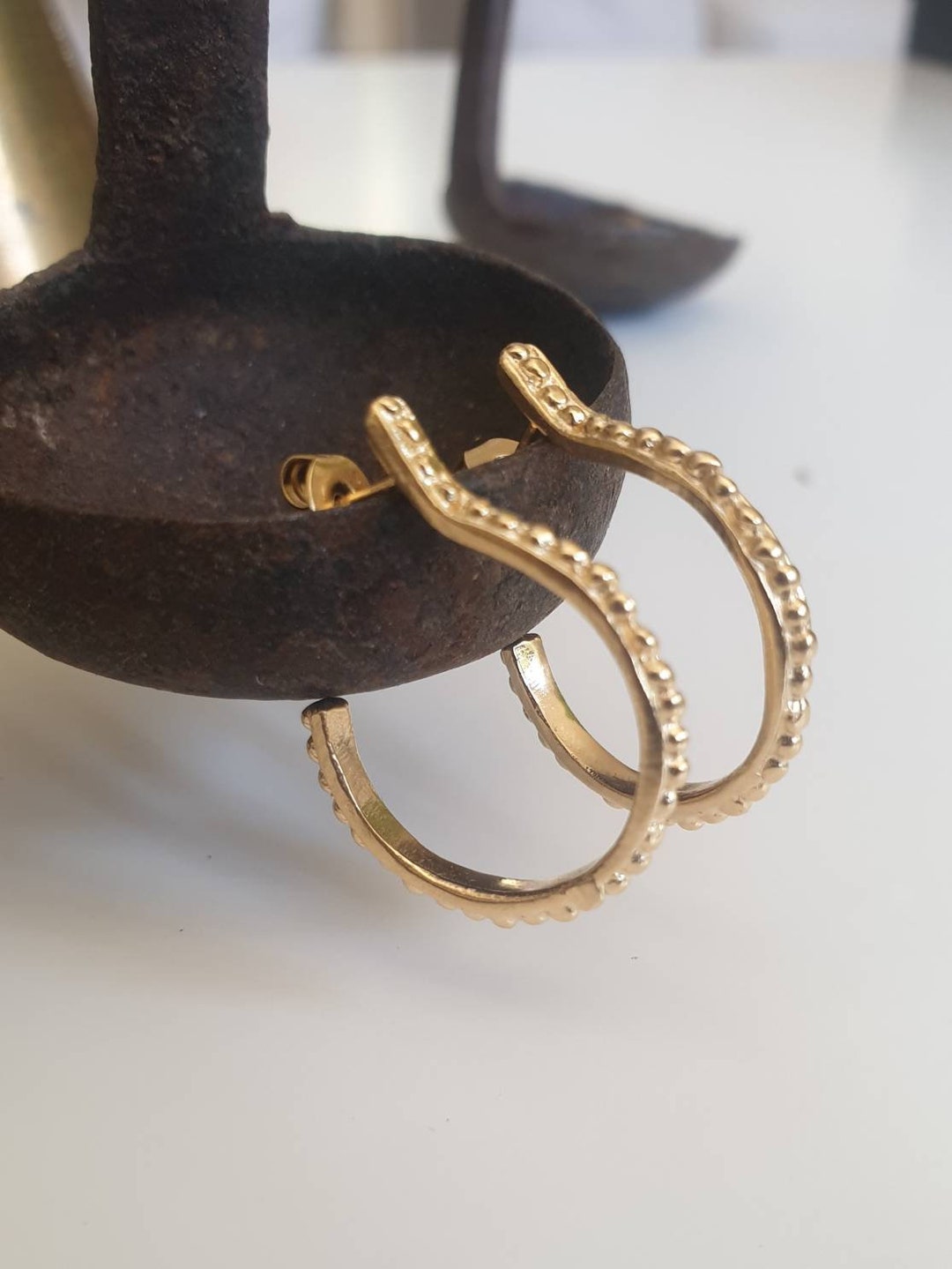 •DOTTED STRAND• brass hoop earrings main image 0
