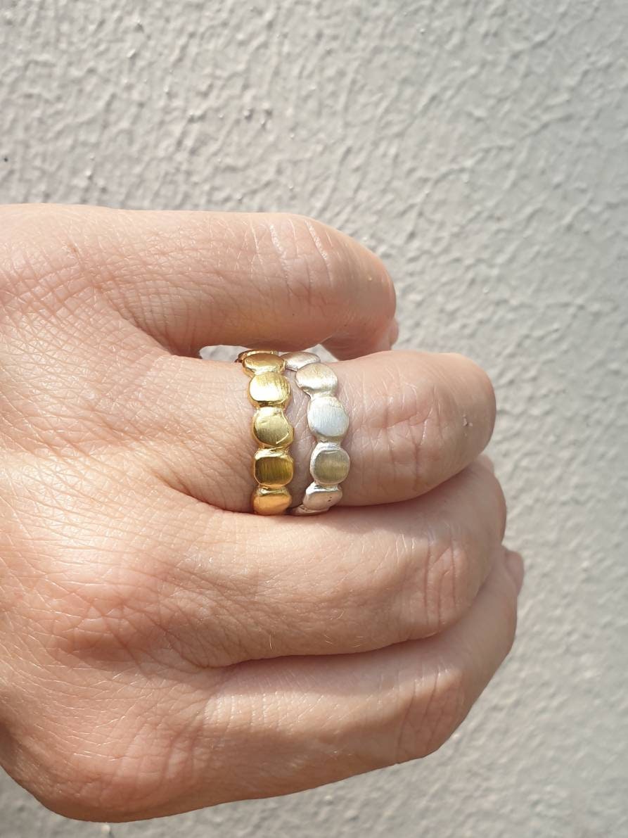 Gold dots delicate ring. Circles ring. Wedding band. | Etsy