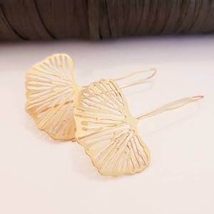 Gold Ginko Blatt Ohrringe: 14k plattiertes Messing, Natur Design
