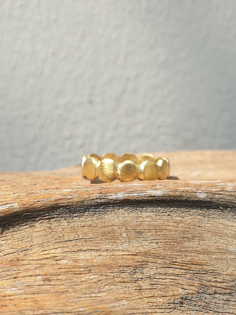 Gold dots delicate ring. Circles ring. Wedding band. Etsy