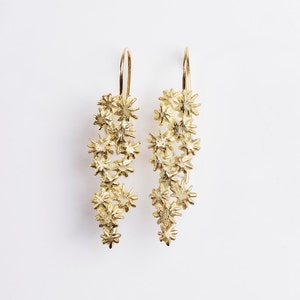Orecchini a forma di stelle in oro 14 carati. Orecchini a grappolo di stelle in oro. Eleganti orecchini a forma di stelle celesti. Orecchini pendenti da sposa. Un regalo per lei.