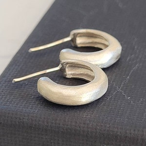 Pendientes aro de plata. Pendientes aros pequeños. Aretes de aro. Aros lisos. aros de boda. aros de novia. Pendientes de aro de plata de primera ley para mujer.