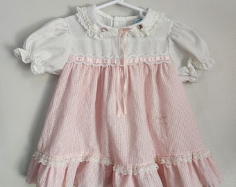 Vintage robe bébé fille pour occasions spéciales printemps été anniversaire Pâques cadeau de baby shower séances photo en seersucker vichy rose layette