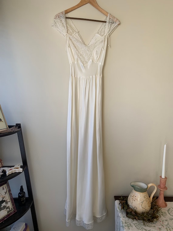 1940s VINTAGE nightgown AMAZING condition