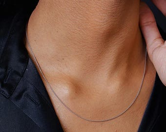 Collar Redondo De Acero De Titanio Con Diamant