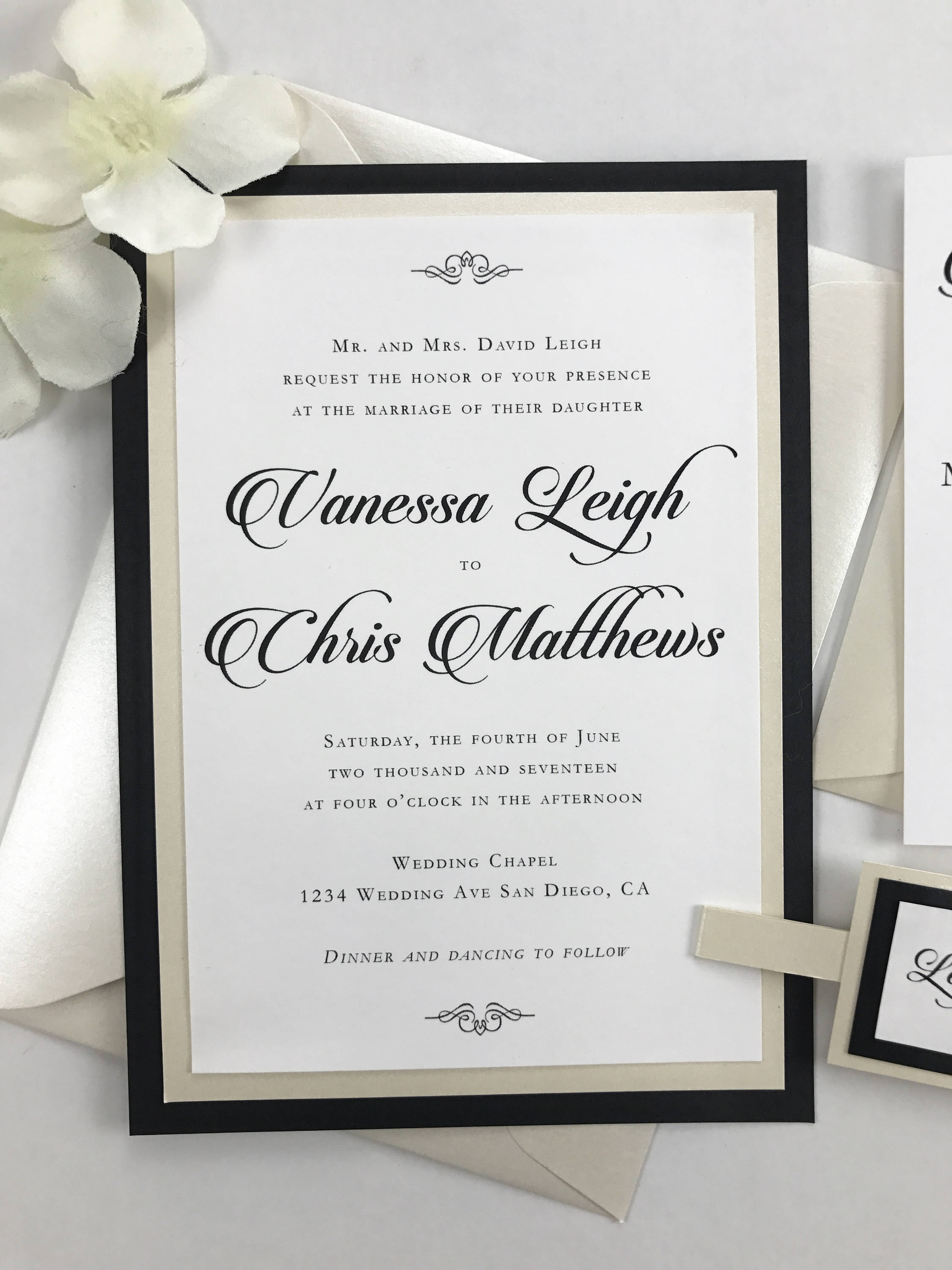 Elegantes invitaciones de boda en champán: negro clásico y marfil - Etsy  México, image size:2250x3000