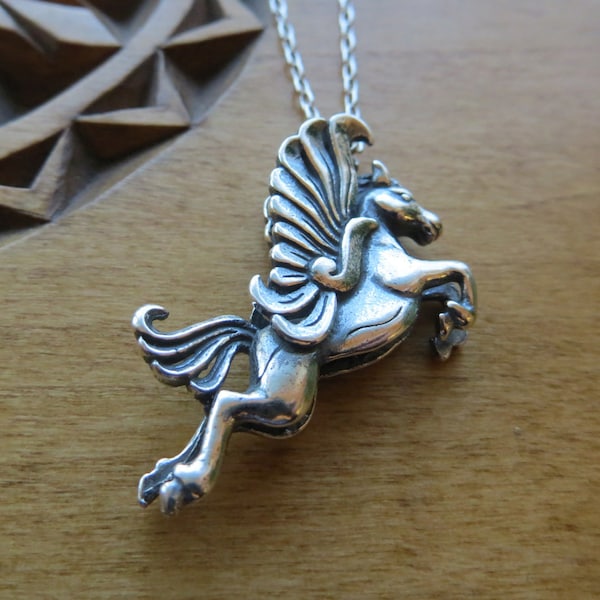 Handcast in solid 925 sterling silver Beautiful Double Sided Pegasus Winged Horse Necklace Pendant -  Chains are Optional