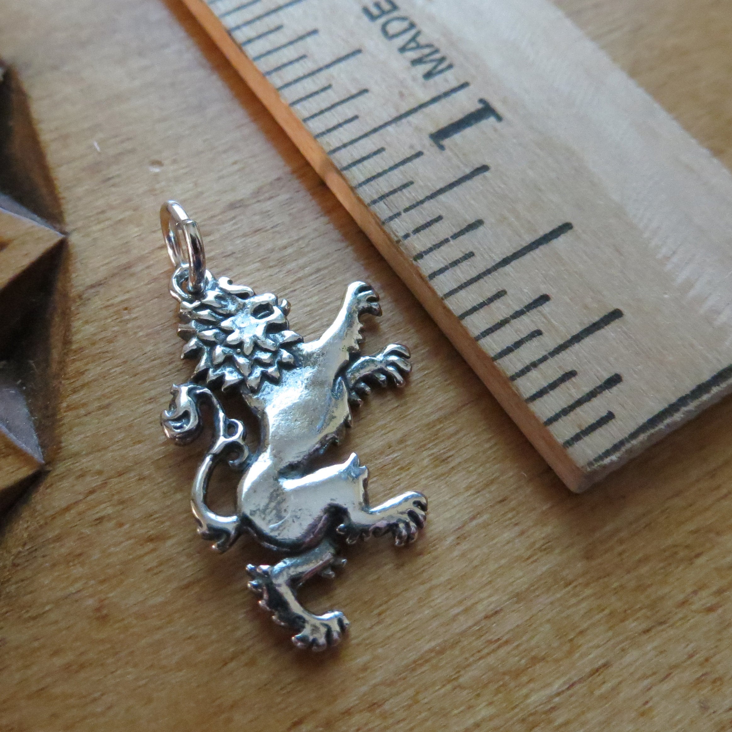 Ciondolo Scozzese Leone Rampante In Argento Sterling 925 – Charms E Gioielli Unisex