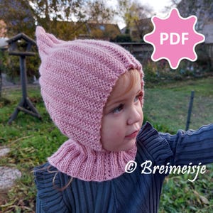 Könnte beinhalten: Eine hellrosa Strickmütze mit spitzer Spitze und einem Halstuch. Die Mütze wird von einem Kind getragen. Das Bild enthält den Text "PDF" in einer rosa Sternform und das Copyright "© Breimeisje".