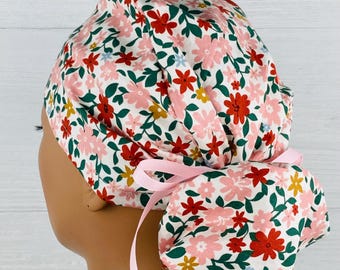 Casquette chirurgicale faite main - Bonnet de gommage - Queue de cheval - Cottage floral - Chapeau de gommage avec boutons - Bonnet de gommage avec doublure en satin