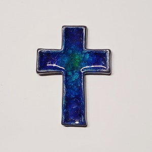 Handgemachte keramische blaue und grüne Glaskreuz-Wandtafel christliche Taufe Ostern Geschenk religiöse Kommunion