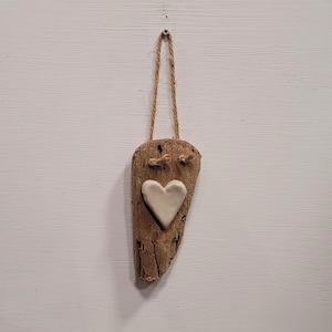 Character Driftwood & Ceramic Off White Heart Wall Hanging Plaque Shabby Chic