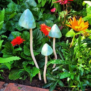 Spotty Vert de Gris Türkis glasierte Keramikpilz Fliegenpilz Frostsicher Wintergarten Farbe Ornament Handgemachtes Ideales Muttertagsgeschenk
