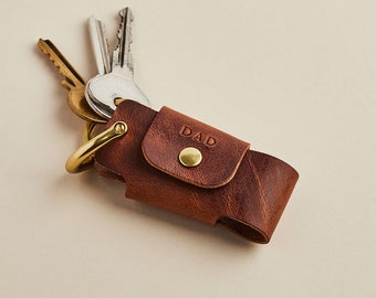 Étui à clés en cuir minimaliste + initiales personnalisées / porte-clés en cuir fait à la main / cuir tanné végétal brun noir / cadeau de fête des pères papa