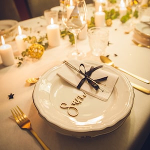100 Nome del luogo del matrimonio personalizzato tagliato al laser/Segni di nozze in legno personalizzati/Segnaposto in legno/Carta del tavolo di nozze/Nomi tagliati al laser/TAG per tavolo di nozze