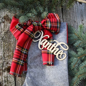 Laser Cut legno Nome segni per calzini di Natale /Custom Laser taglio Calze di Natale Segni / Cartoline posto di Natale / decorazioni in legno di calzino di Natale