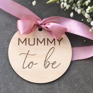 Baby Shower Sash,Hölzerner Anhänger,Hey Baby,Baby Shower Party DekorationBaby Shower Outfit,Mama zu sein,Neue Baby Party,Laub,Schwanger