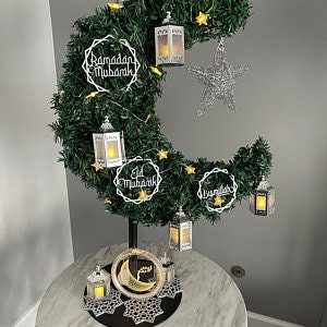 Ramadan Mubarak Moon Wreath Decor – Artificial Floral Moon With Castle Metal Ring, Eid Table Decor