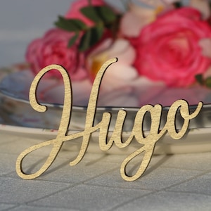 Placas de nome douradas de madeira cortadas a laser personalizadas/placa de ouro/placa de acrílico/cartão de mesa de jantar/decoração de mesa de casamento/sinal de caligrafia elegante