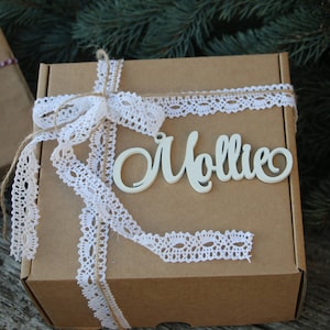 Etichetta regalo con nome in legno tagliato al laser personalizzato/Nome etichetta regalo di Natale/Etichetta regalo in legno tagliato al laser/Etichetta in legno per regali di Natale/Decorazioni per feste in calligrafia moderna