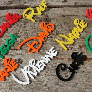 Disney lettertype stijl plaatskaartenLasergesneden bruiloft Disneykaarten Lasergesneden plaatskaartenBruiloft tafel decorVerjaardag decorKindertafelkaarten