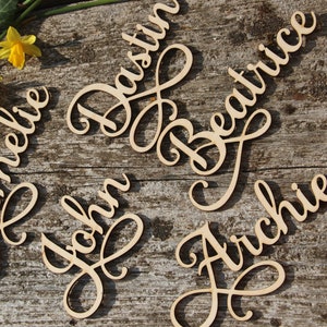 Nombres de madera cortados con láser Letreros de nombre cortados con láser personalizados Tarjetas de lugar para bodas Letreros de madera cortados con láser Letreros de mesa Placas con nombres
