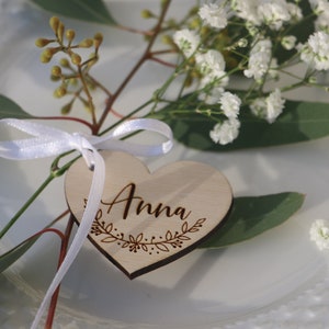 Taglio laser nome luogo di nozze personalizzato /Insegne di nozze in legno personalizzato /Carte posto in legno / decorazioni da tavolo WEDDING/Tag taglio laser/ HEART TAGS per il matrimonio