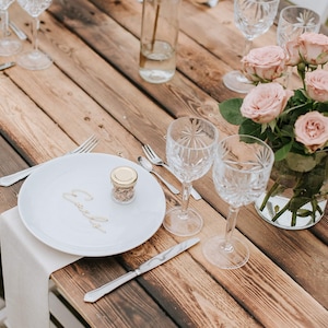 Lasergeschnittene goldene Hochzeitsnamen Personalisierte Lasergeschnittene Namensschilder Hochzeit Platzkarten Lasergeschnittene Holzschilder Gedeck Zeichen