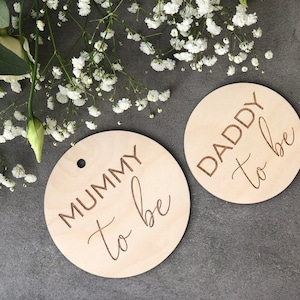 Mummy to beTags Daddy to be Tags Étiquettes de panier en bois personnalisées Étiquettes nominatives Décoration personnalisée Cartes de place de Pâques Cadeaux de Pâques
