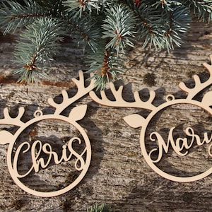 Renna Ornamento natalizio Renna Decorazione natalizia Renna in legno Ornamento albero di Natale Renna personalizzato etichetta regalo Renna in legno Palline di renna
