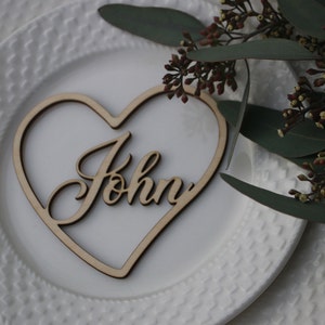 Taglio laser custom wedding place names/Custom wood Heart signs/Wooden place cards/ WEDDING name cards/Laser cut names/HEART TAGS for wedding