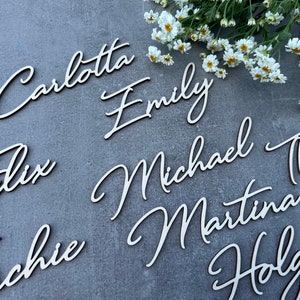 Nombres de madera cortados con láser Letreros de nombre cortados con láser personalizados Tarjetas de lugar de boda Letreros de madera cortados con láser Letreros de configuración de lugar Placas de nombre